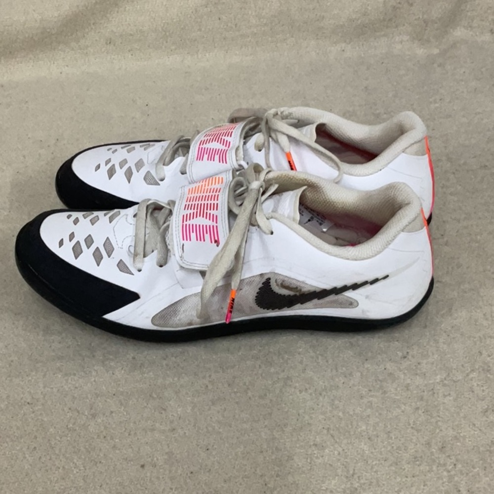 EUC Woman’s nike sneakers with shoe strings, and Velcro